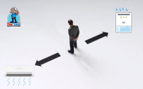 A man stands between an air conditioner on the left and a dehumidifier on the right, connected by arrows.